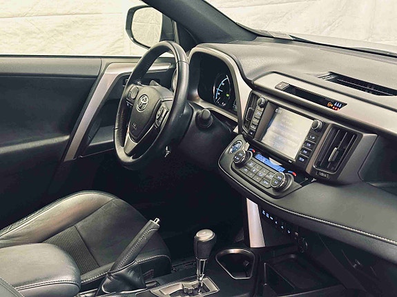 Toyota RAV4 11 of 27