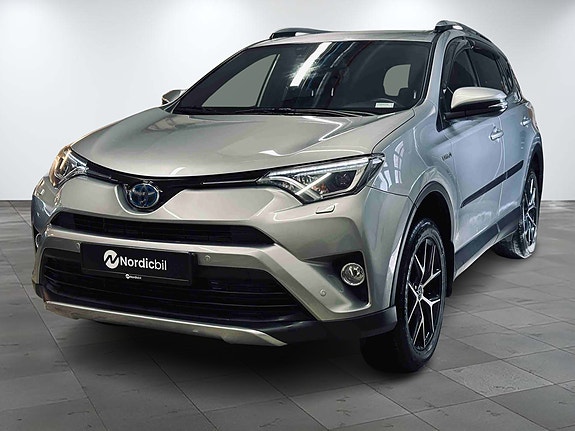 Toyota RAV4 3 of 27