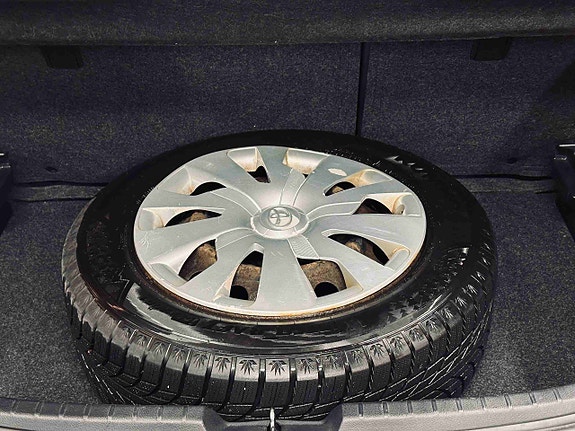 Toyota Yaris 7 of 27