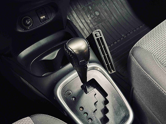Toyota Yaris 16 of 27