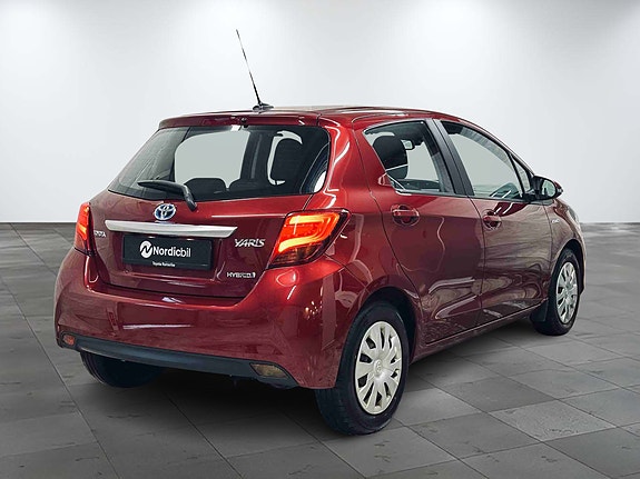 Toyota Yaris 6 of 27