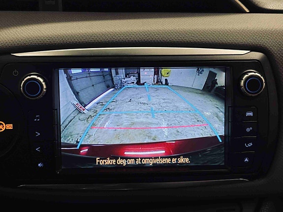 Toyota Yaris 20 of 27