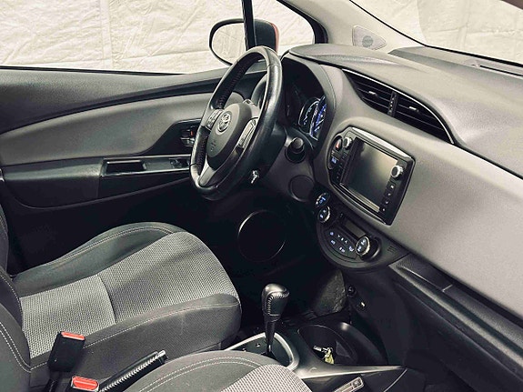 Toyota Yaris 11 of 27