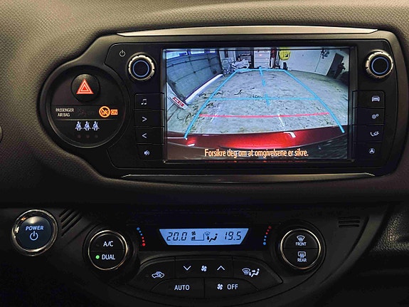 Toyota Yaris 19 of 27