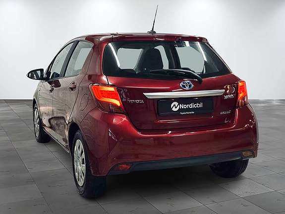 Toyota Yaris 4 of 5