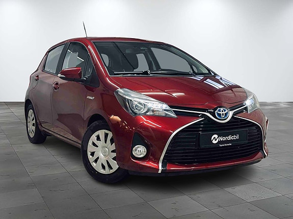 Toyota Yaris 2 of 5