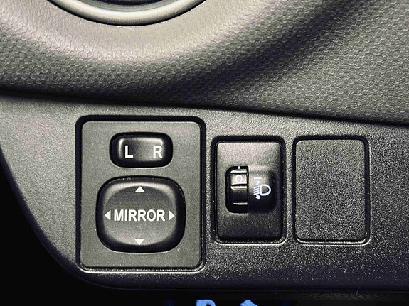 Toyota Yaris 13 of 27