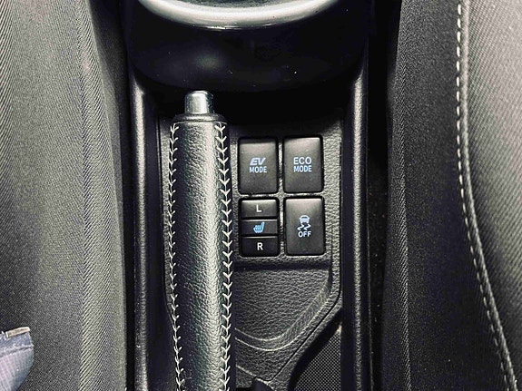 Toyota Yaris 15 of 27