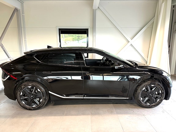 Kia EV6 7 of 17