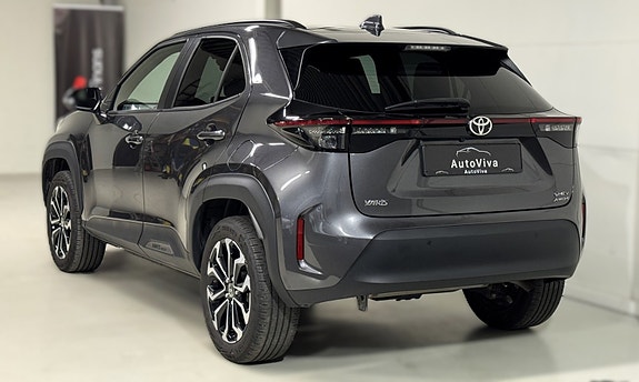 Toyota Yaris Cross 2 of 5