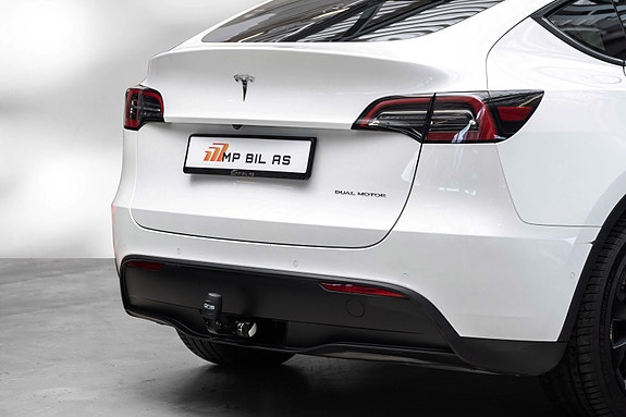 Tesla Model Y 7 of 26