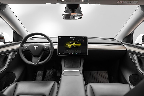 Tesla Model Y 17 of 26