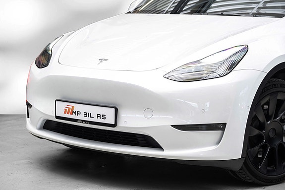 Tesla Model Y 9 of 26