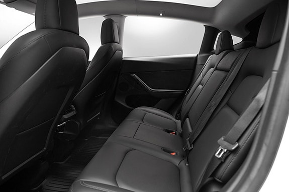 Tesla Model Y 15 of 26