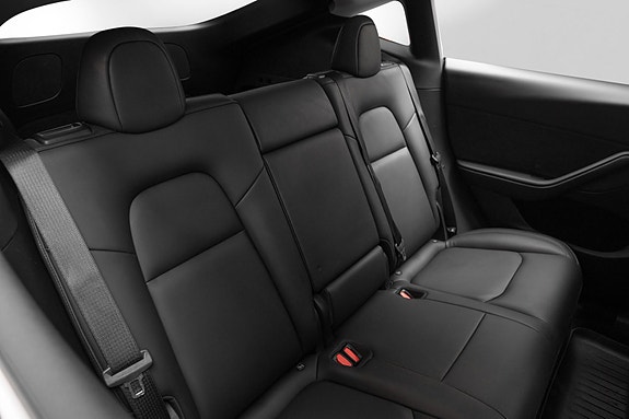 Tesla Model Y 23 of 26