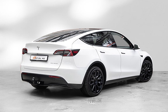 Tesla Model Y 3 of 26