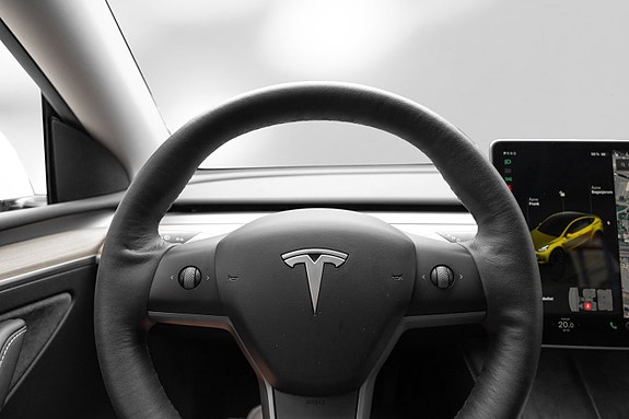 Tesla Model Y 18 of 26