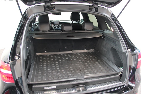 Mercedes-Benz GLC350 e 8 of 28