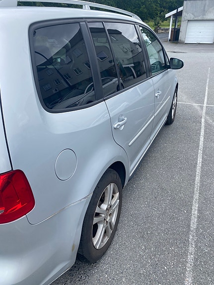 Volkswagen Touran 3 of 8