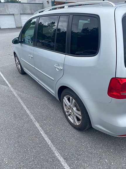 Volkswagen Touran 2 of 8