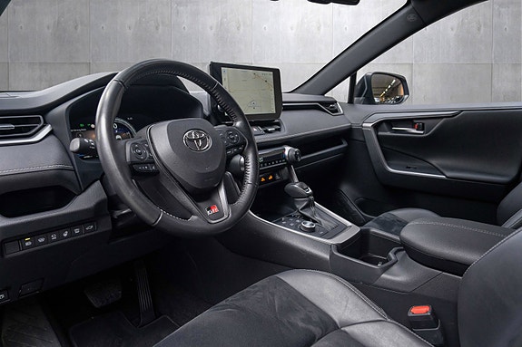 Toyota RAV4 Plug-in Hybrid 10 of 20