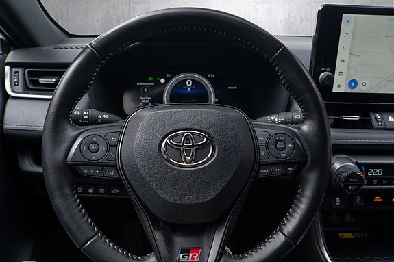 Toyota RAV4 Plug-in Hybrid 12 of 20