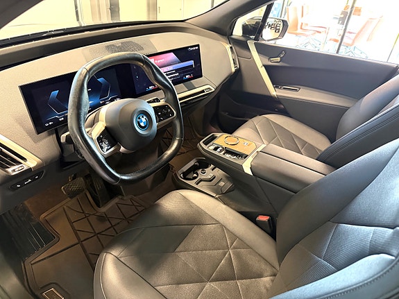 BMW iX 12 of 18