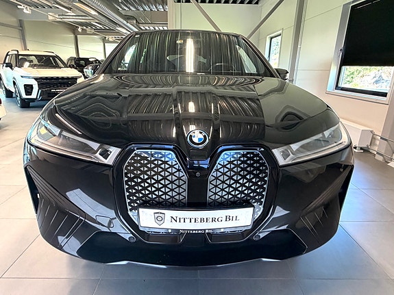 BMW iX 9 of 18