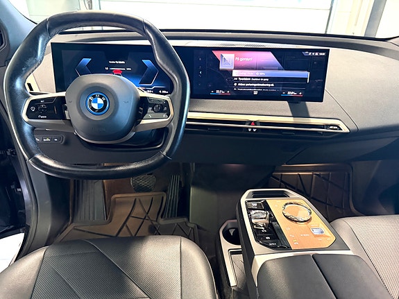 BMW iX 13 of 18