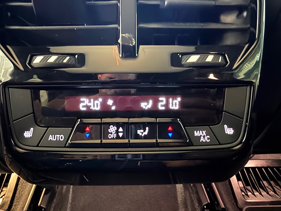 BMW iX 17 of 18
