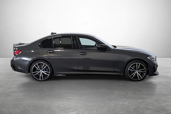 BMW 330e 4 of 5