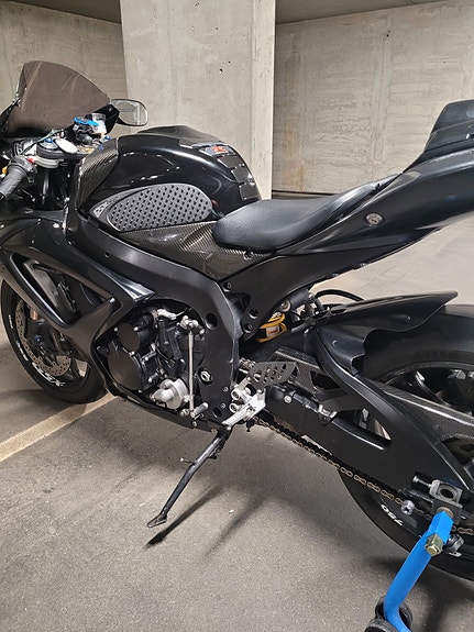 Suzuki GSX-R 750 4 of 6