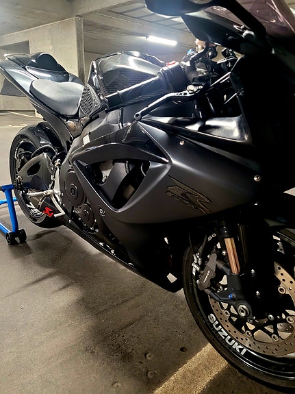 Suzuki GSX-R 750 5 of 6