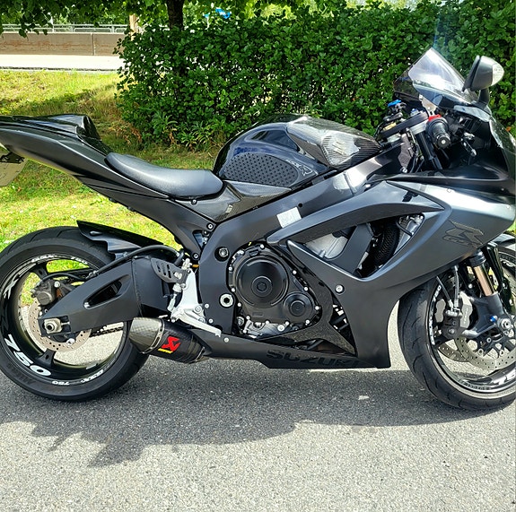 Suzuki GSX-R 750 2 of 6