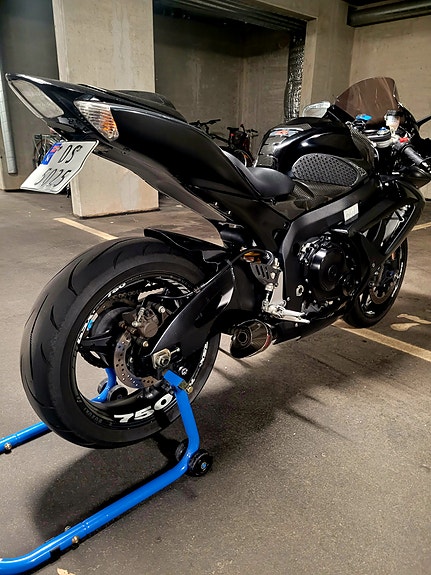 Suzuki GSX-R 750 3 of 6