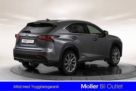 Lexus NX300h 4 of 5