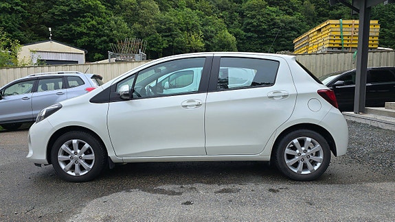 Toyota Yaris 4 of 5