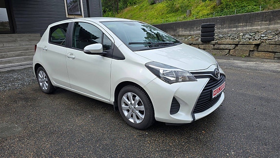 Toyota Yaris 3 of 5