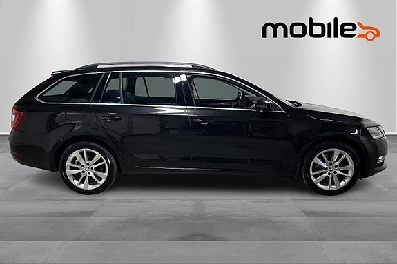Skoda Octavia 2 of 5