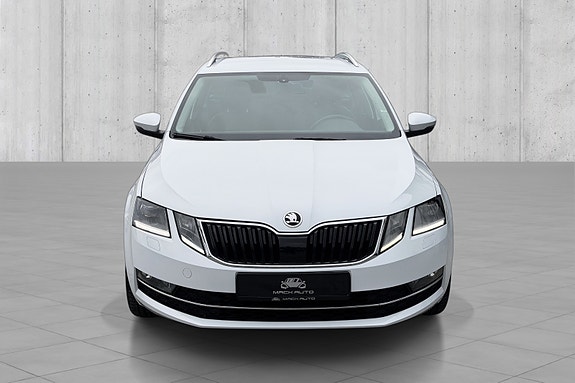 Skoda Octavia 2 of 5