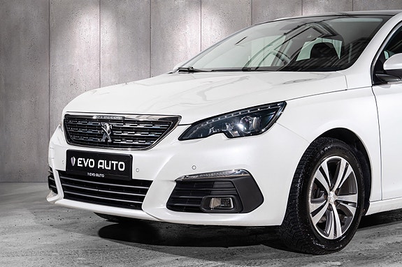 Peugeot 308 2 of 5