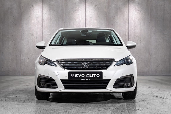 Peugeot 308 3 of 5