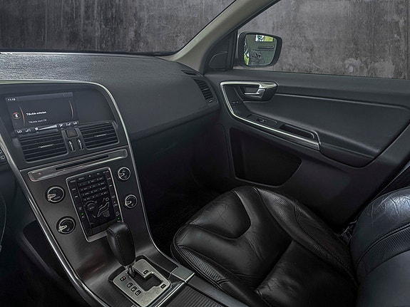Volvo XC60 12 of 16