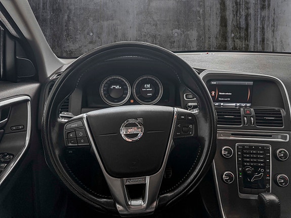 Volvo XC60 9 of 16