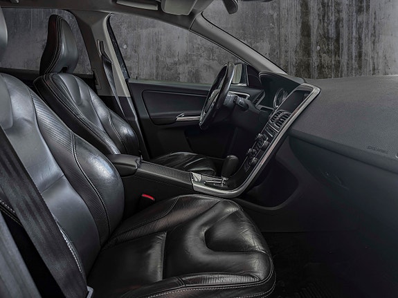 Volvo XC60 16 of 16