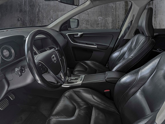 Volvo XC60 10 of 16