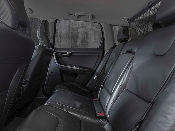 Volvo XC60 14 of 16