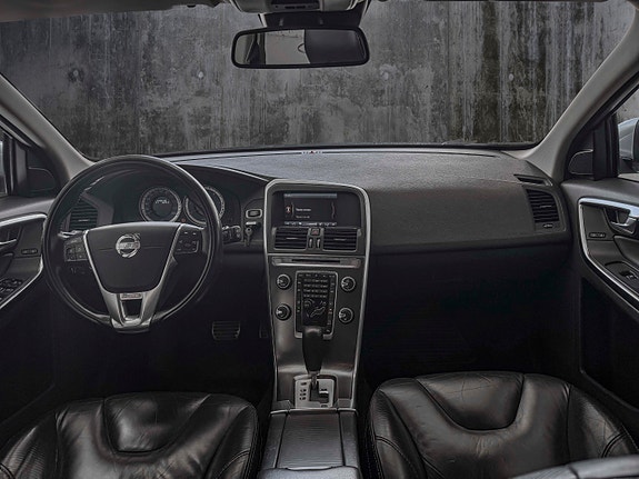 Volvo XC60 11 of 16