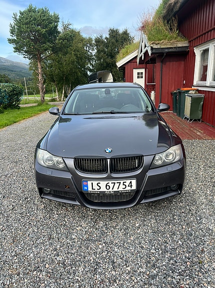 BMW 320d 2 of 5