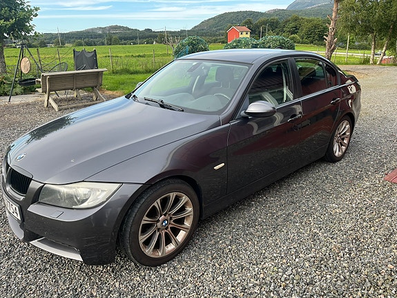 BMW 320d 3 of 5